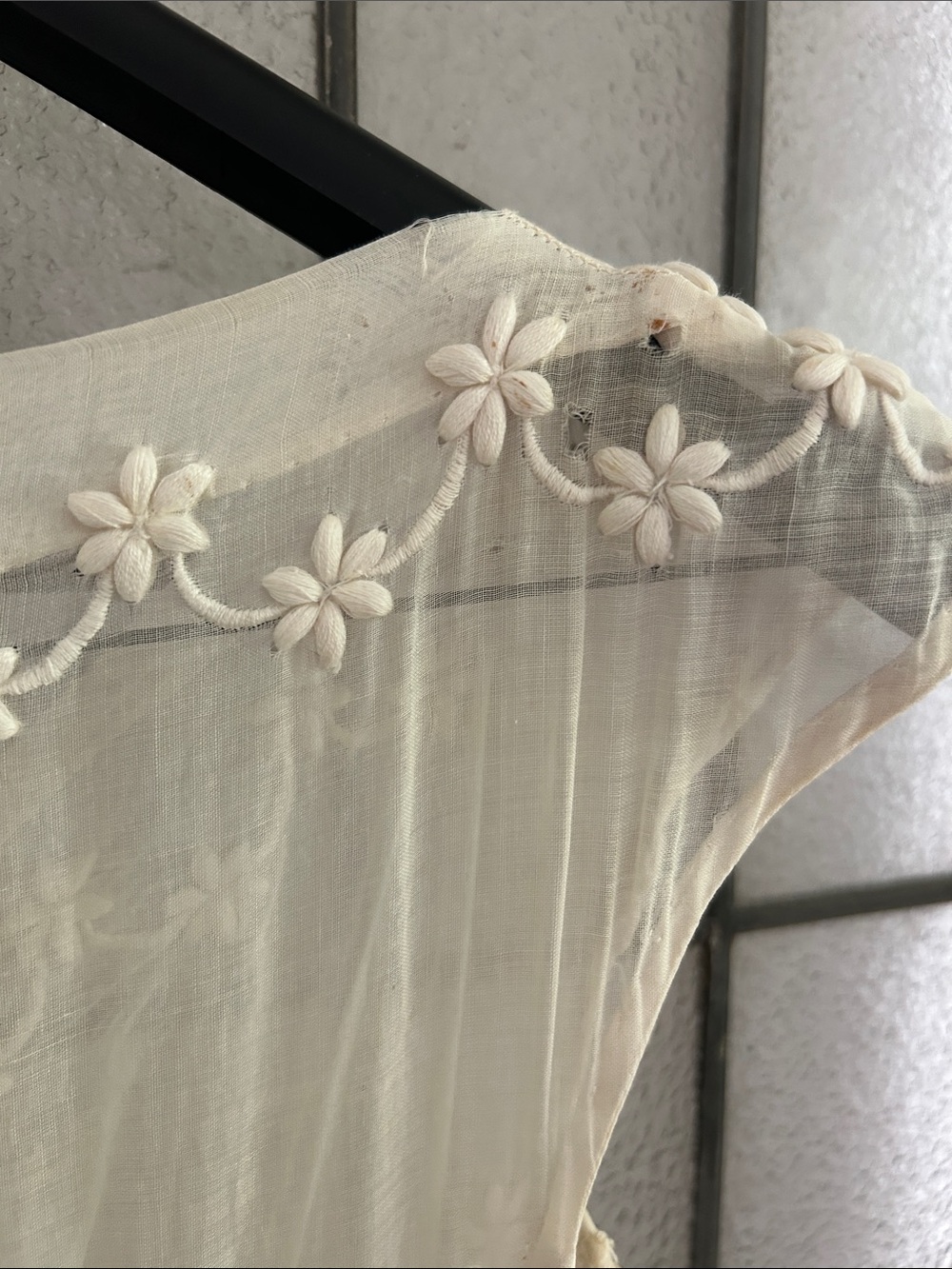 Gorgeous Vintage Ivory Embroidered Midi Dress with Floral Detail - Picture 9 of 9